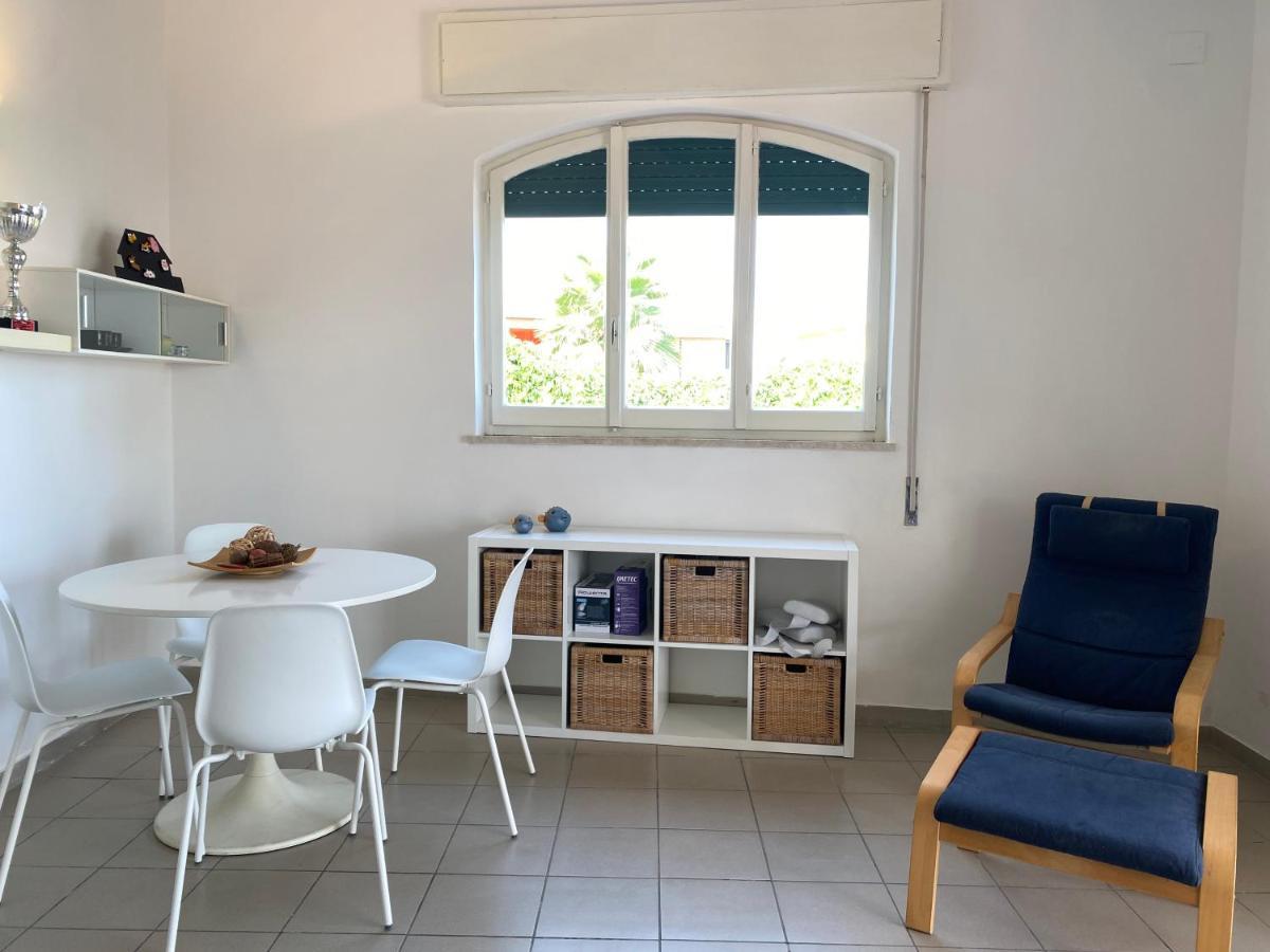 Villa Titti Residence La Bussola Фонтане Бианче Екстериор снимка