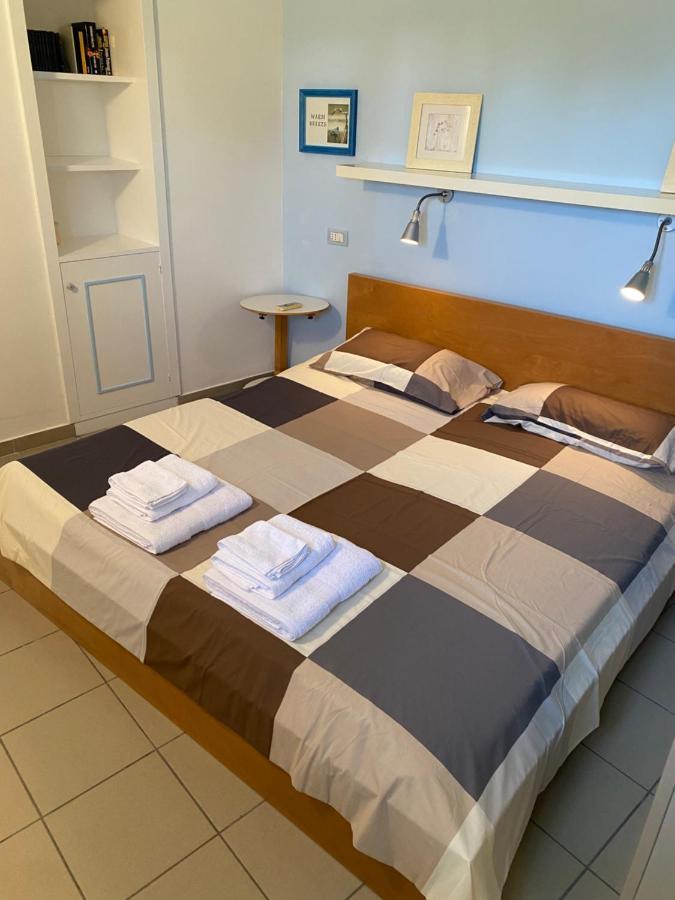 Villa Titti Residence La Bussola Фонтане Бианче Екстериор снимка