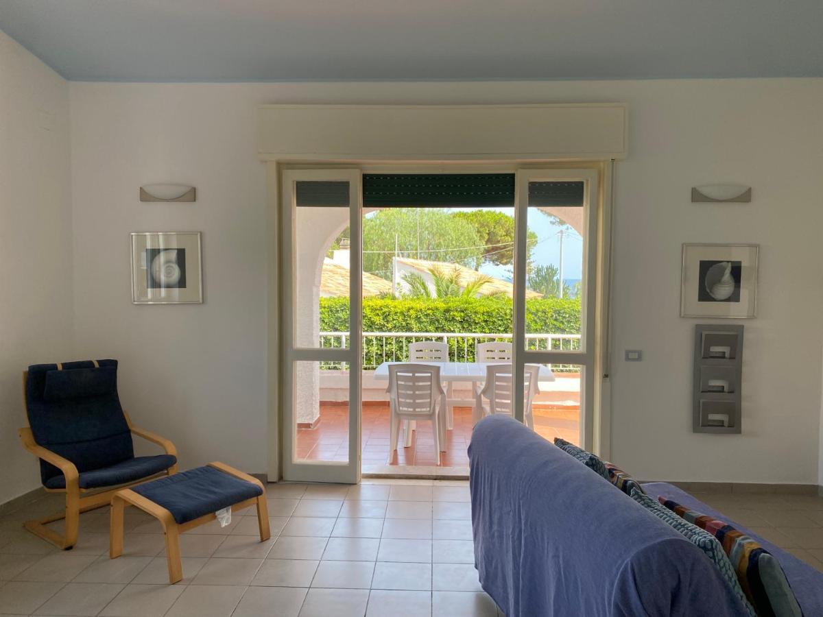 Villa Titti Residence La Bussola Фонтане Бианче Екстериор снимка